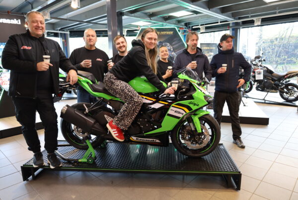 Ride Bergen Mc ansatte med kaffekopp