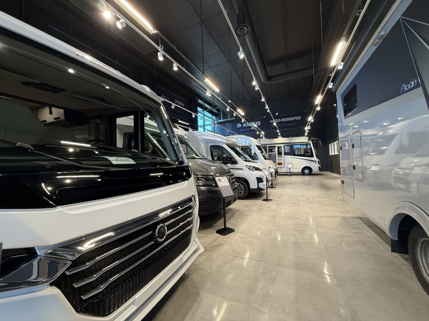 Showroom med bobiler hos Profi Camper Bergen i Bergen